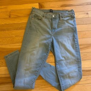 Women’s GAP true skinny